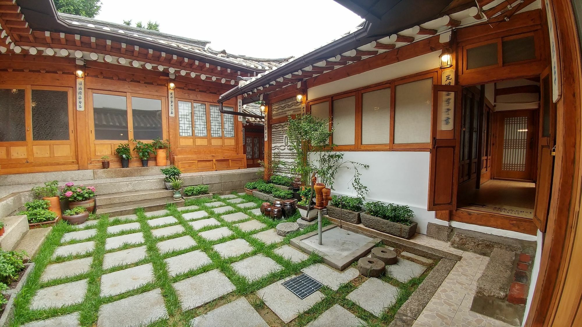 Bukchon Hyosunjae Guesthouse سيول المظهر الخارجي الصورة
